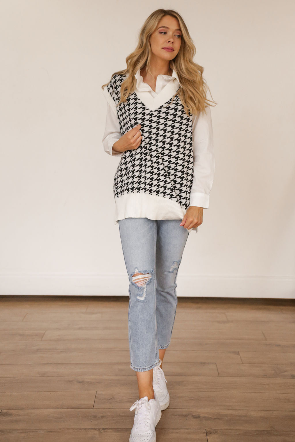Houndstooth Sleeveless Sweater Vest (black)