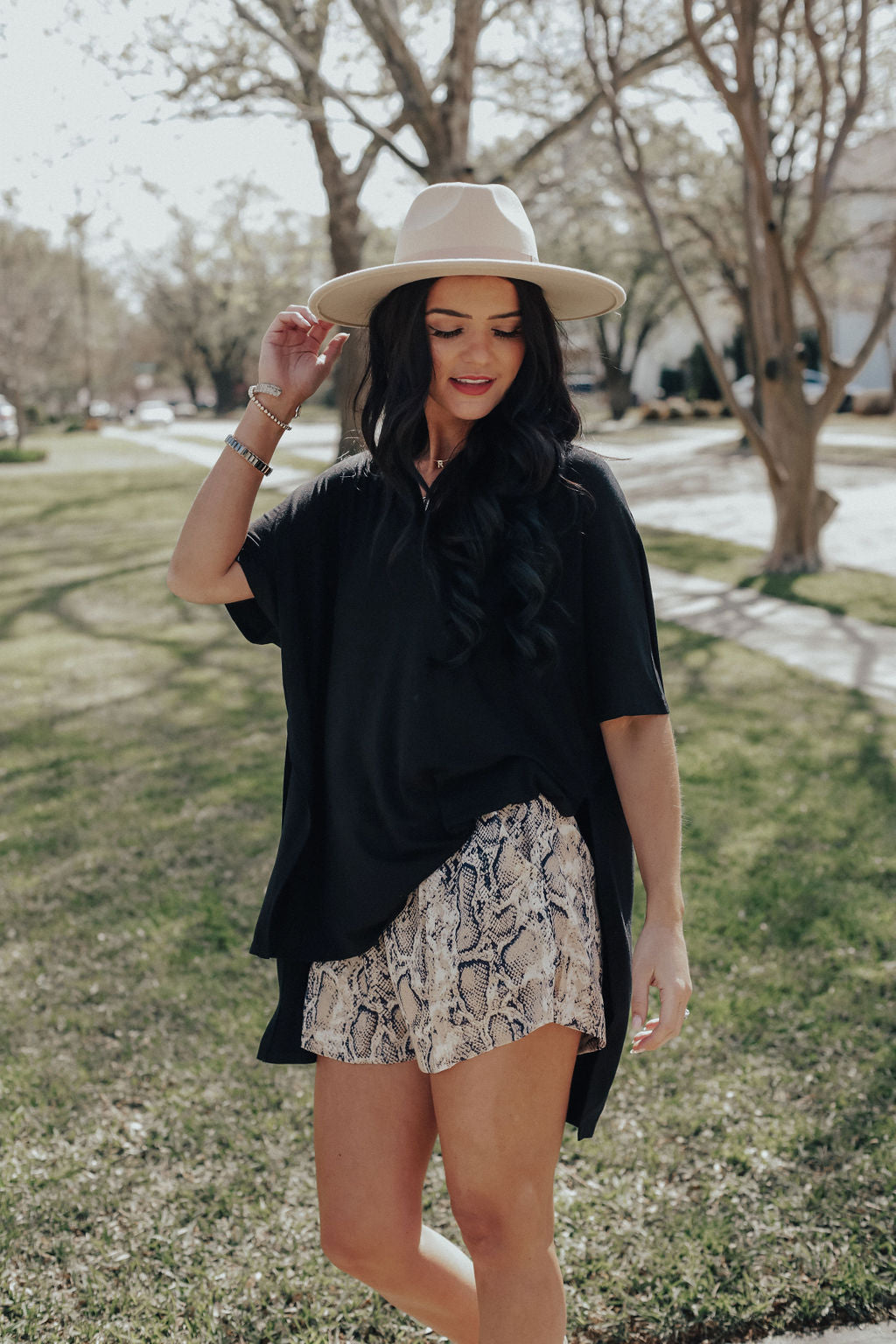 Snake print shorts outfit discount